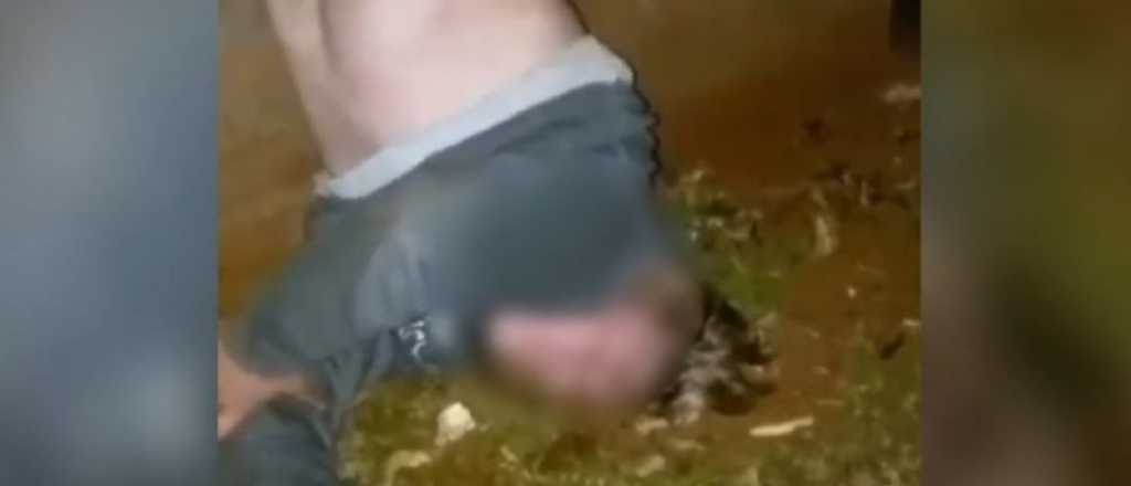 Video: un adolescente entró a robar y quedó colgado de una reja