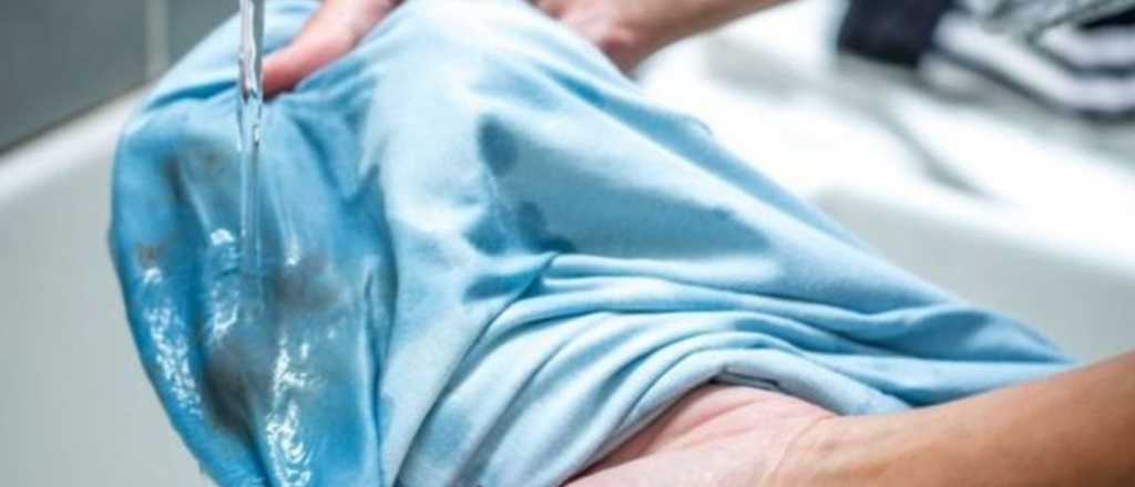 C&oacute;mo eliminar las manchas de desodorante en simples pasos