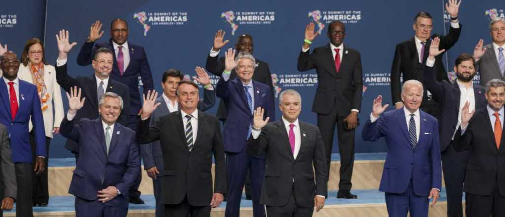 En primera fila, Alberto en la foto oficial de la Cumbre de las Américas