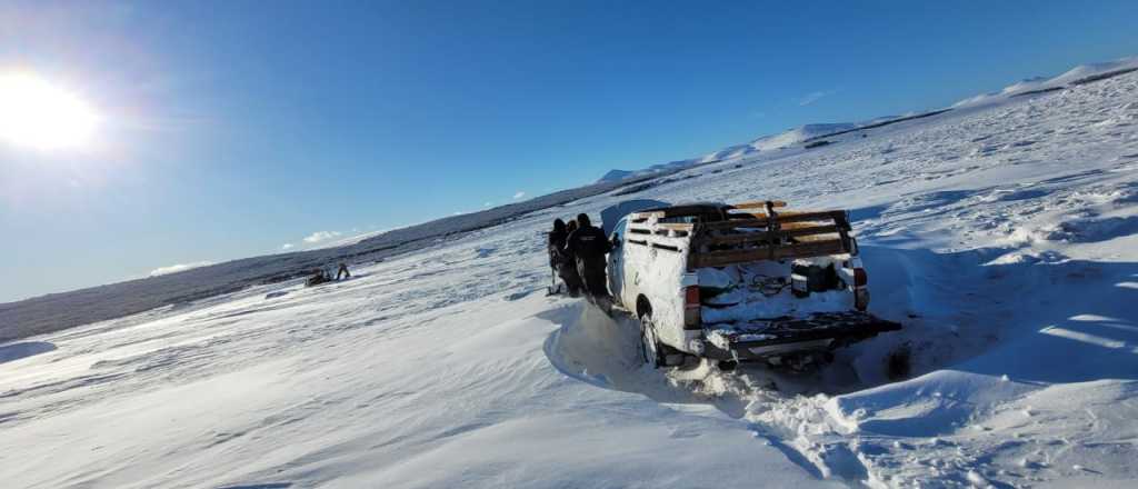 En Chubut dos hombres quedaron atrapados durante un día en la nieve
