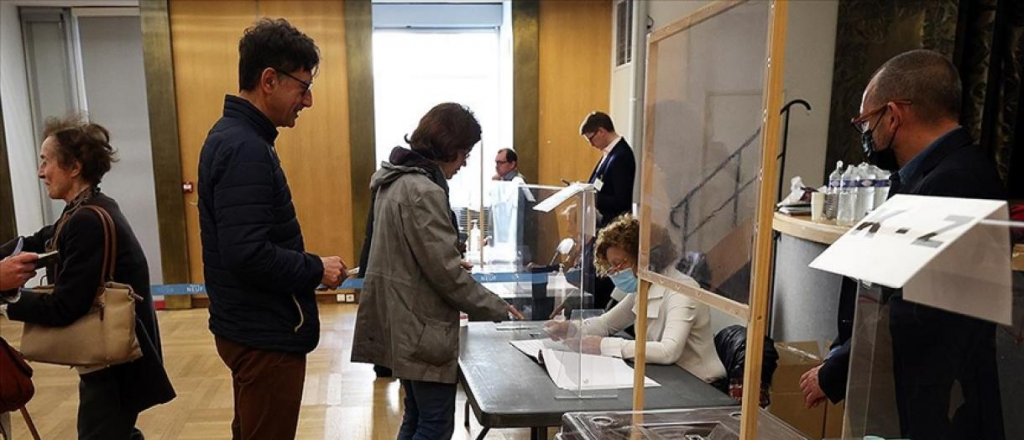 Los franceses votan en la primera vuelta de las legislativas