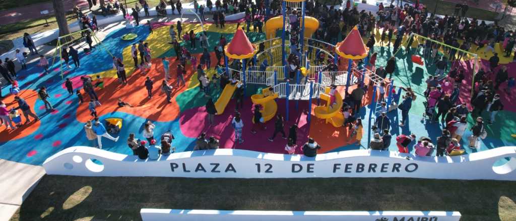 Maipú inauguró un área de juegos en la Plaza 12 de Febrero