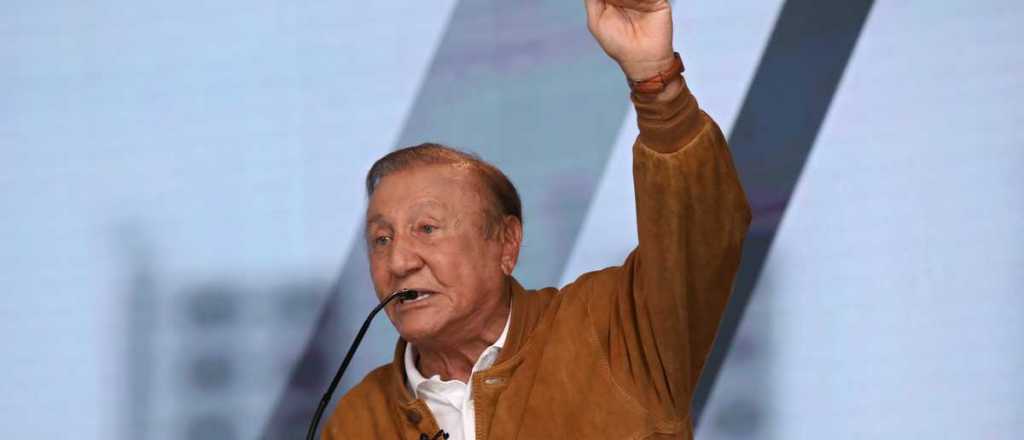 Un candidato a presidente de Colombia compar&oacute; a la Virgen con prostitutas