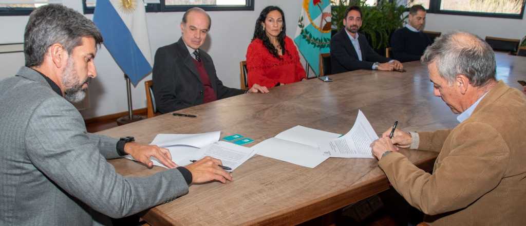 Ciudad firmó un convenio de colaboración con Fundación Universitas