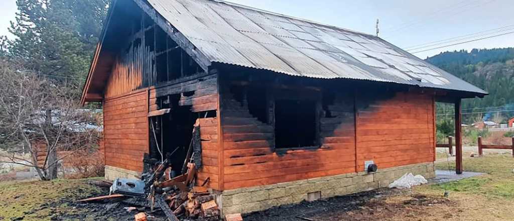 Mapuches se adjudicaron el incendio de una oficina pública en Chubut