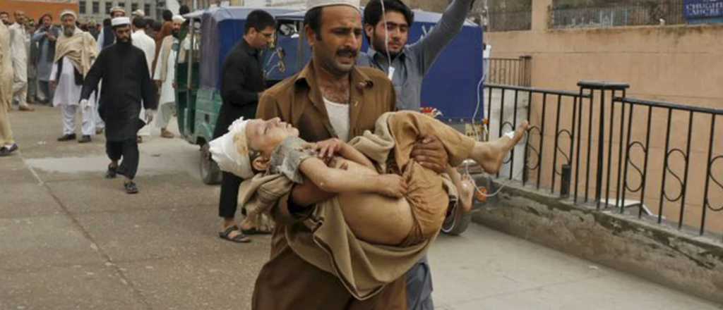 Más de mil muertos por el terremoto en Afganistán