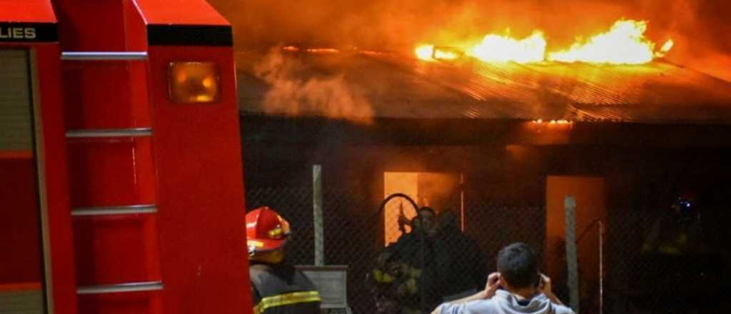 Otro incendio fatal: murió una mujer y sus tres hijos en Campana
