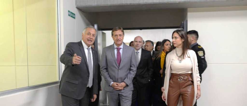 El gobernador asegur&oacute; que un pa&iacute;s que vive de planes est&aacute; "condenado al fracaso"