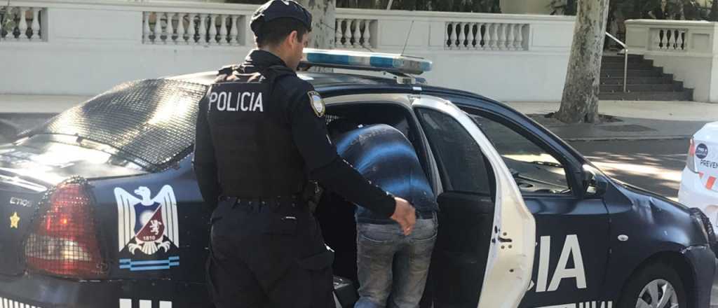 Dos chicos detenidos con un cuchillo en Guaymallén