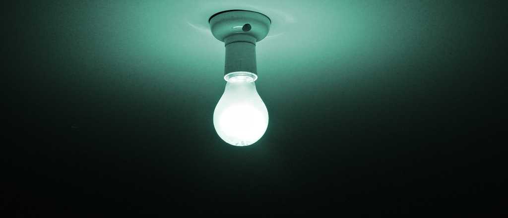 Un joven muri&oacute; electrocutado cambiando un foco en Guaymall&eacute;n 