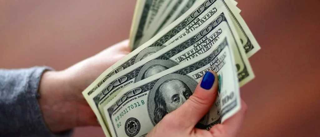 El dólar blue bajó este miércoles, al igual que los financieros