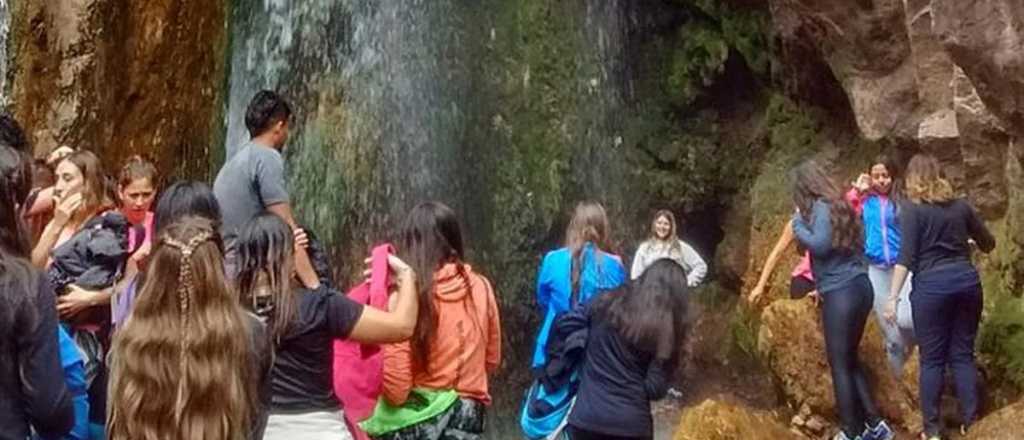 Video: así cobran a los senderistas que suben a la Cascada del Ángel