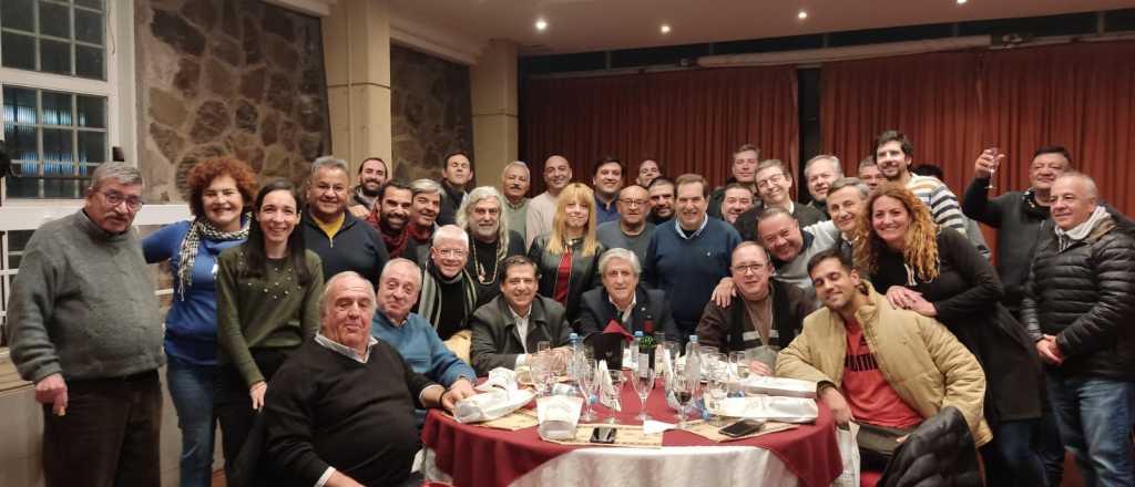 Regatas reconoci&oacute; a los periodistas en una noche muy emotiva