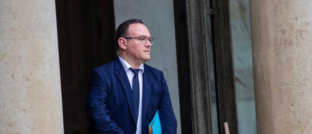 Francia investigará a un ministro de Macron por un intento de violación