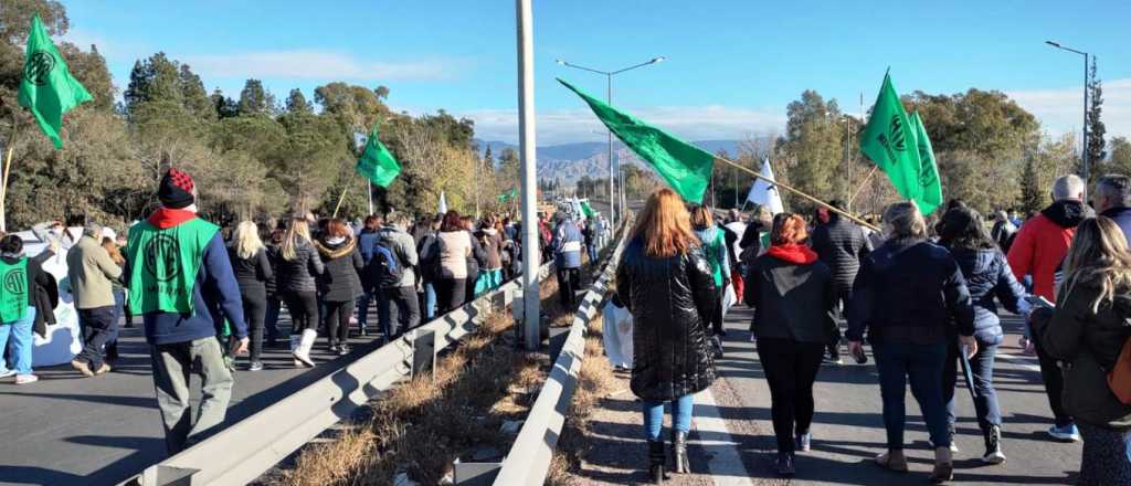 Caos vehícular en Mendoza por una marcha de ATE