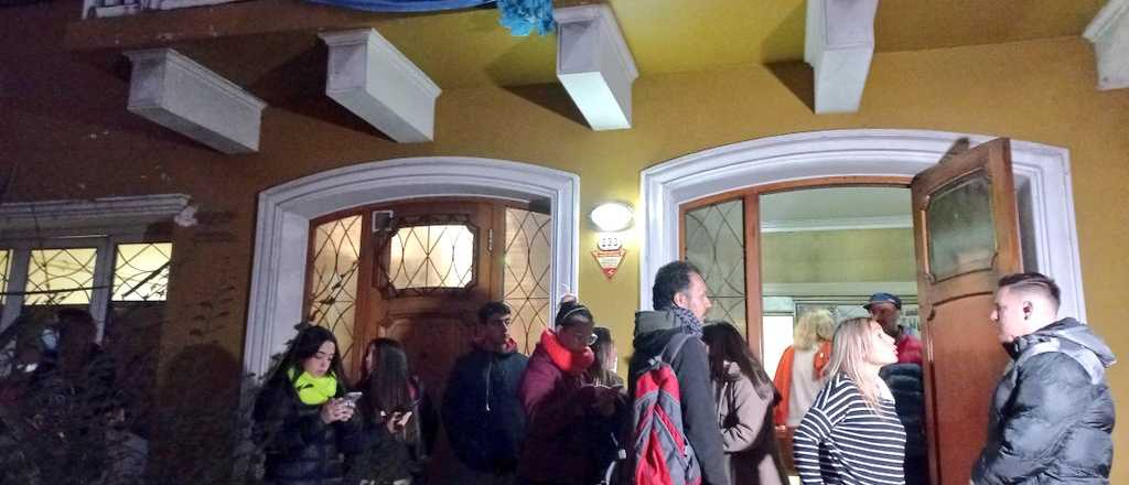 Por qué subrayaron el apellido Amstutz en el cierre del colegio Maza