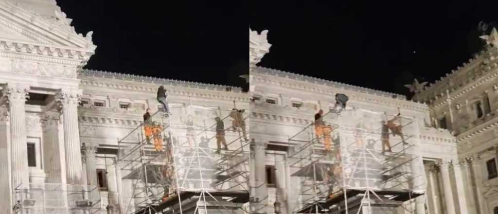 Un hombre se subi&oacute; a un andamio en el Congreso y amenaz&oacute; con suicidarse