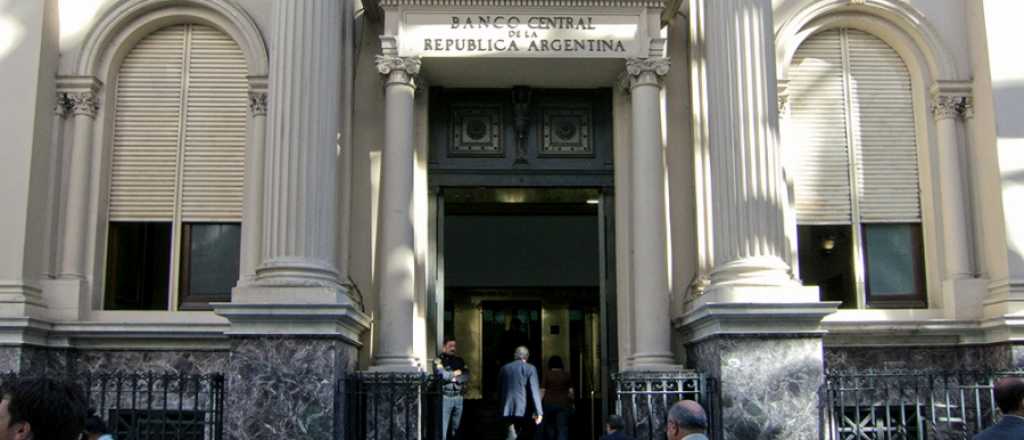 Advierten de que la economía de Argentina puede caer en recesión