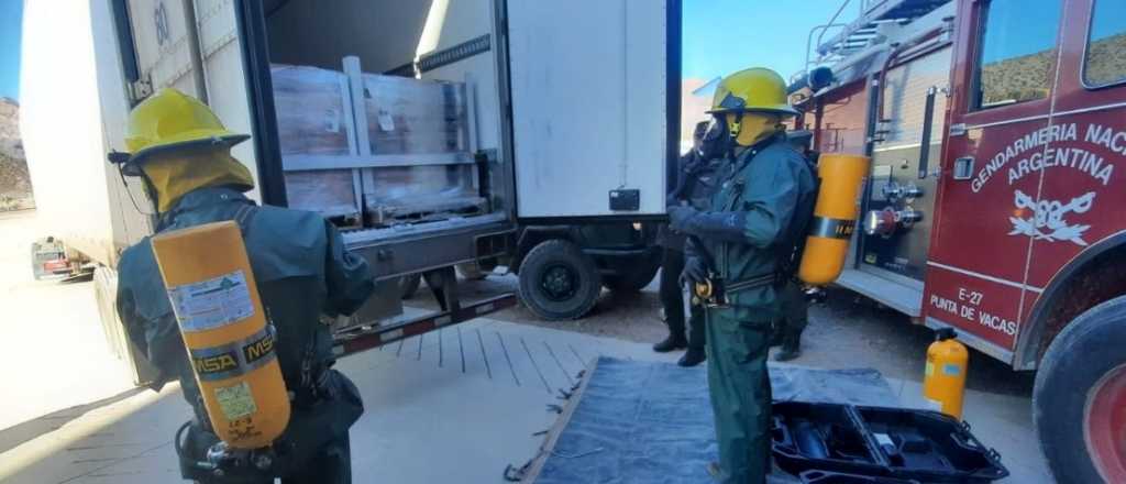 Gendarmería incautó químicos para "estirar" droga en un camión