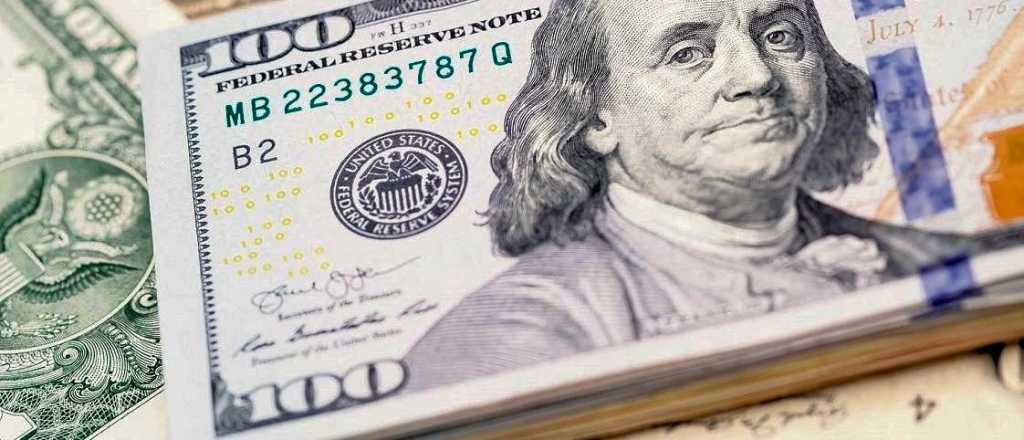 El d&oacute;lar subi&oacute; $7 en un d&iacute;a y cerr&oacute; la jornada en $319