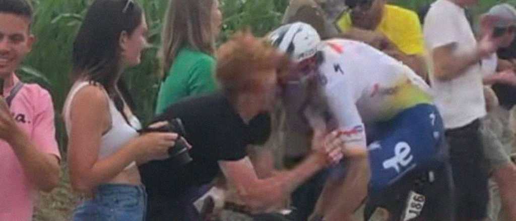 Video: una selfie deja a dos ciclistas fracturados en el Tour de France