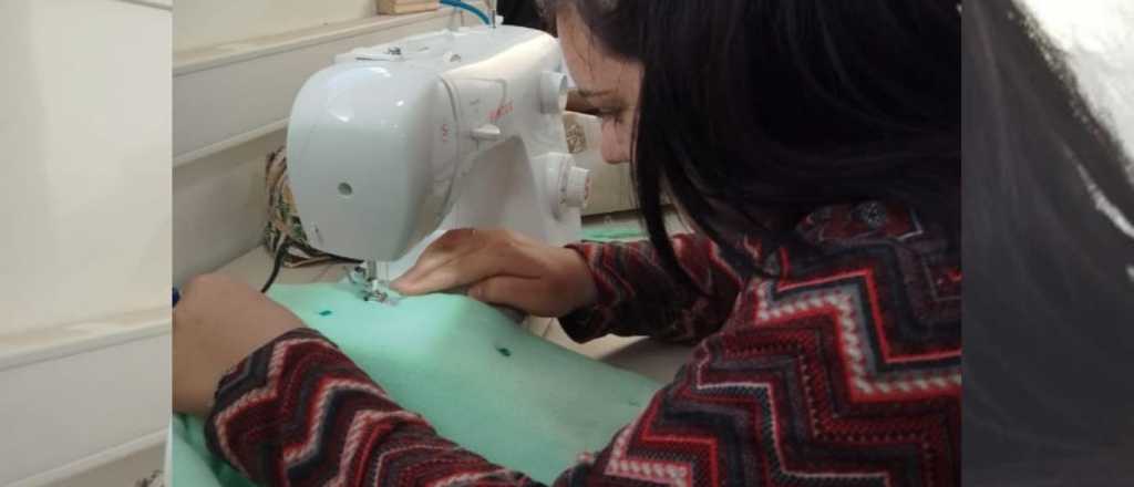 Por la inflaci&oacute;n y las trabas a las importaciones, vuelven las modistas y los zapateros