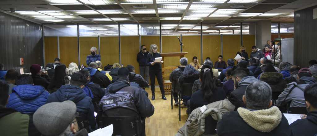 As&iacute; fue la convocatoria en el remate de veh&iacute;culos de Guaymall&eacute;n 