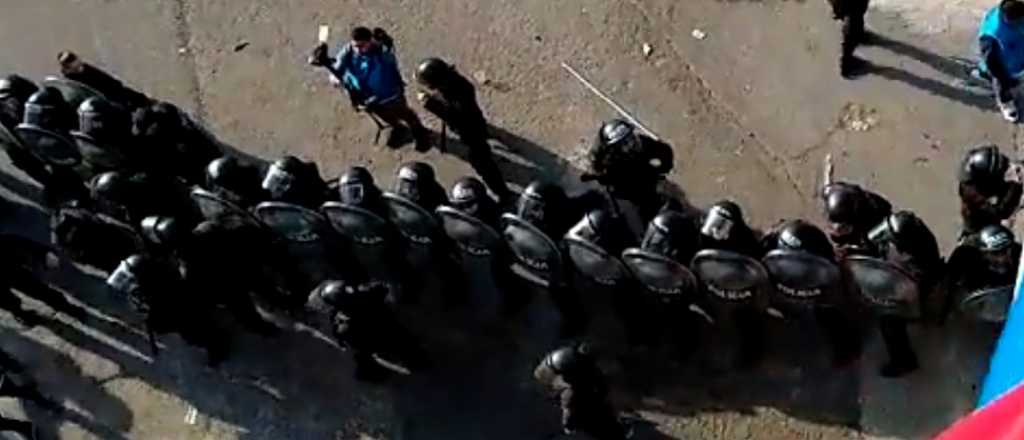 Videos: graves incidentes entre hinchas de San Lorenzo y la policía