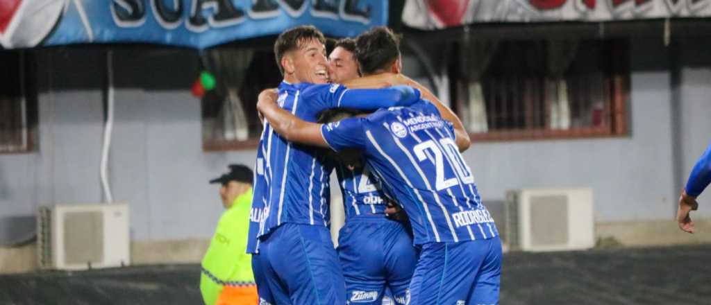 Triunfazo Monumental: el Tomba venci&oacute; a River y sali&oacute; del descenso