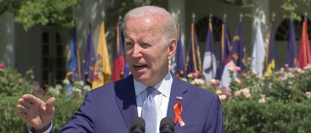 Biden se sac&oacute; fotos mordiendo beb&eacute;s 