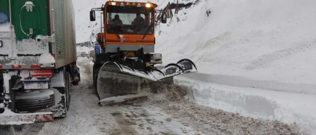 Defensa Civil advierte sobre las rutas cortadas por la nieve