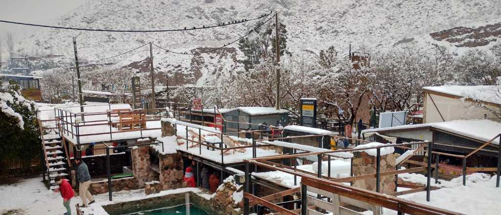 La otra cara de la nieve: sin luz y calefacción en Cacheuta