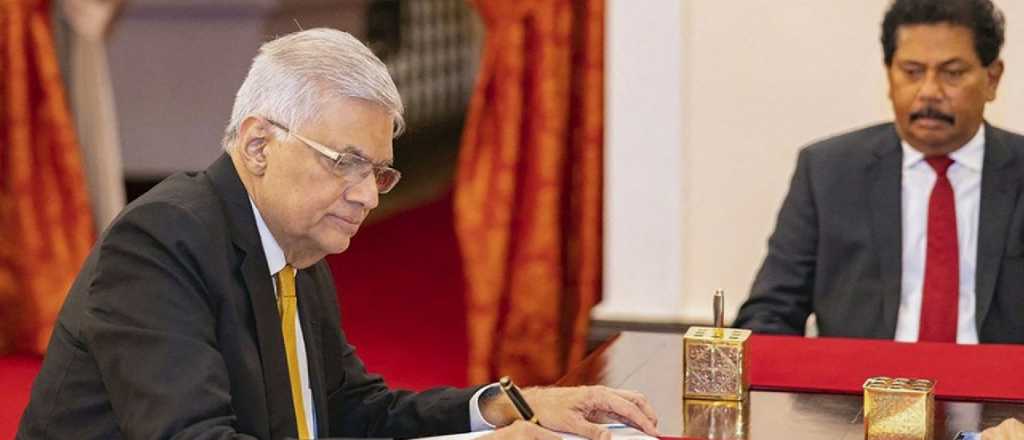 Sri Lanka: el primer ministro asumió tras la renuncia del presidente