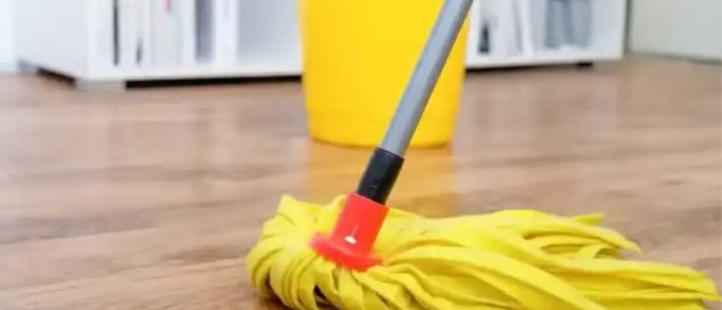 El súper truco para limpiar los pisos 