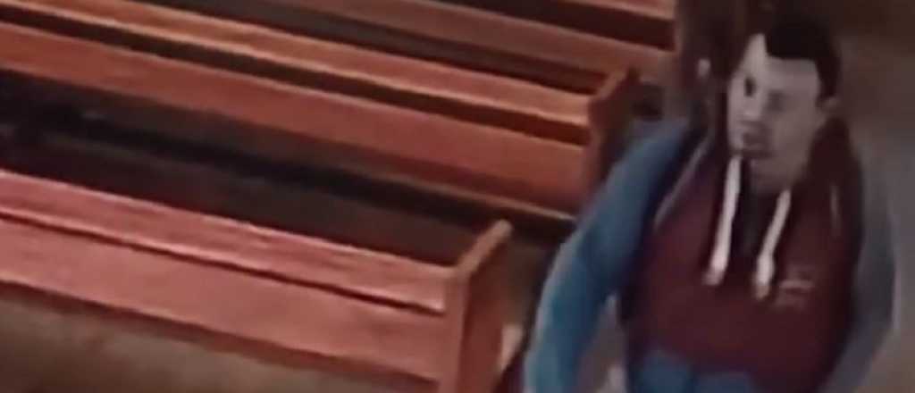 Video: robó en una iglesia de Alvear, lo filmaron y tuvo que devolver el botín