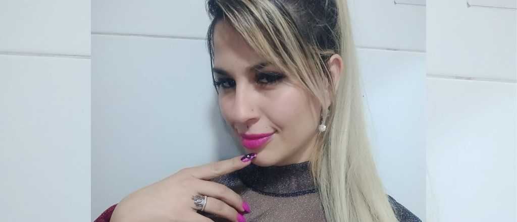 Pol&eacute;mica: una maestra vende "fotos hot" y los padres quieren que la echen