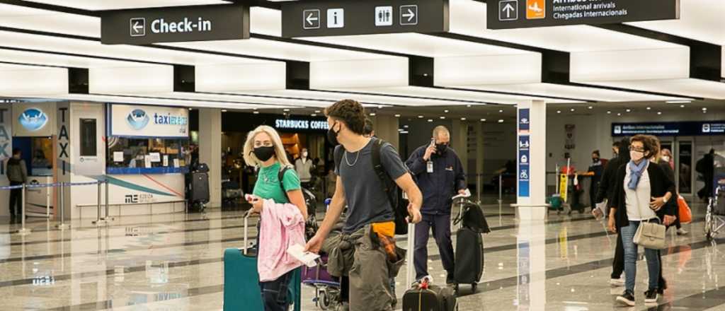 &iquest;C&oacute;mo cambiar&aacute;n d&oacute;lares los turistas en el mercado oficial?