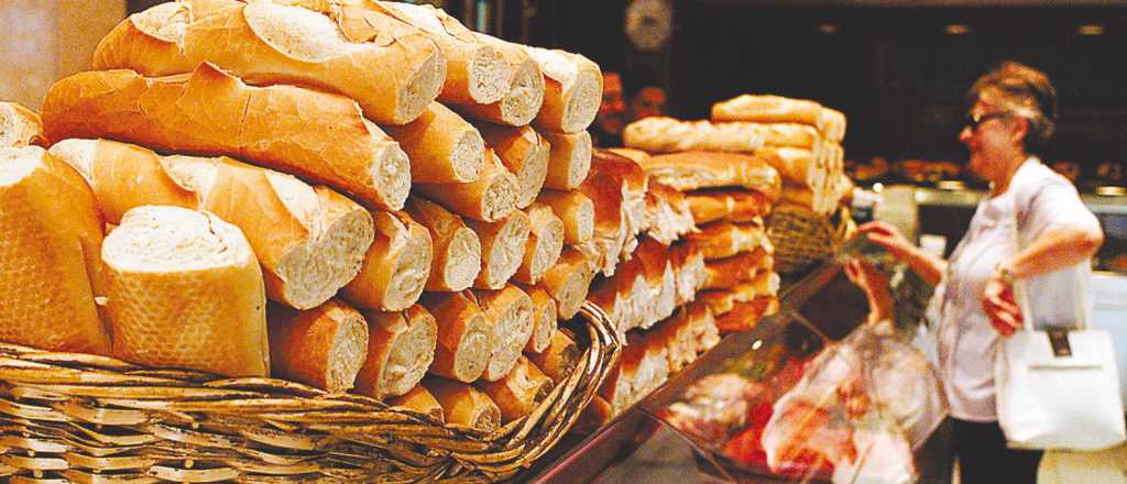 El Gobierno busca frenar el aumento del pan y negocia con las cámaras