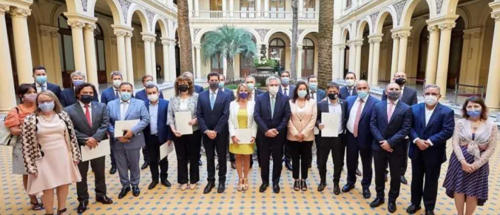 Los gobernadores del PJ  a&uacute;n"bancan" a Alberto pero ya est&aacute;n impacientes