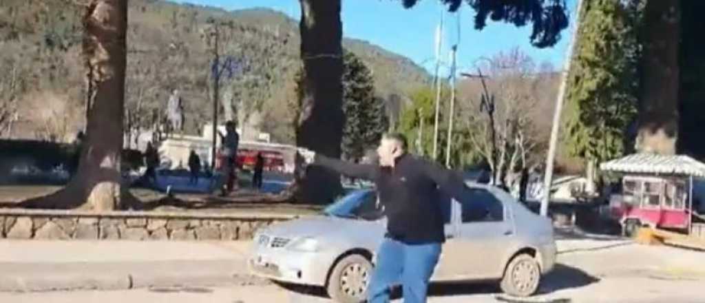 Batalla campal en Neuqu&eacute;n: manifestantes terminaron a los tiros