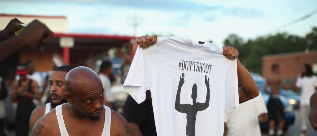 Otra vez y van… policía mata a un joven negro en EEUU
