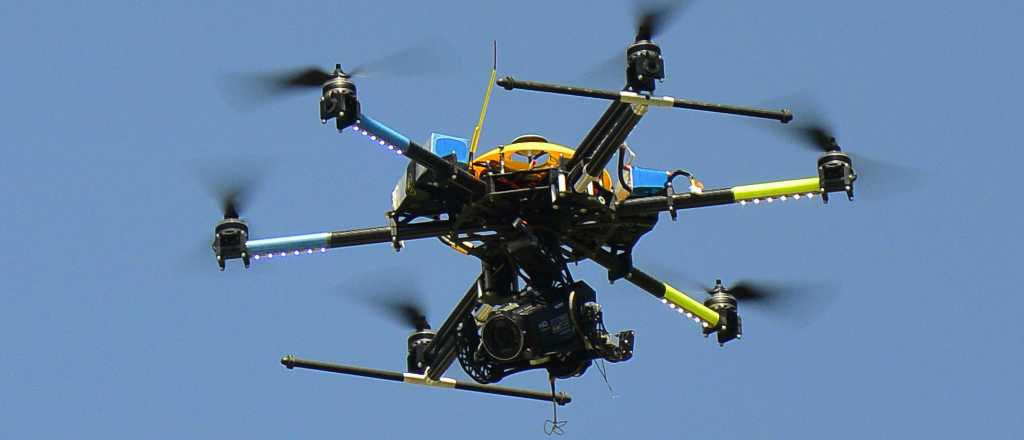 Japón realizó la primera entrega postal del mundo usando un drone