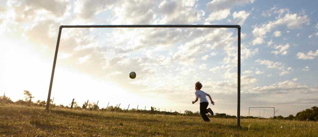 La muerte del potrero: ¿Cuánto sale jugar al fútbol en Mendoza?