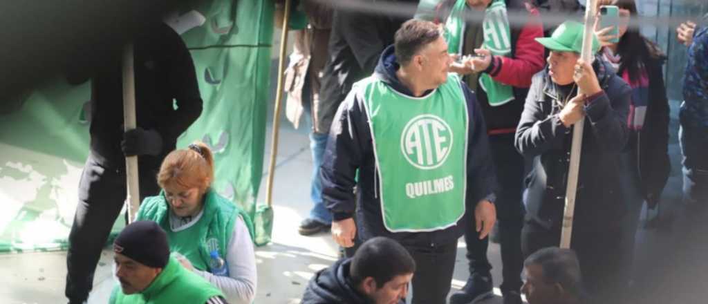 Militantes de ATE entraron de manera violenta a la Municipalidad de Lan&uacute;s 