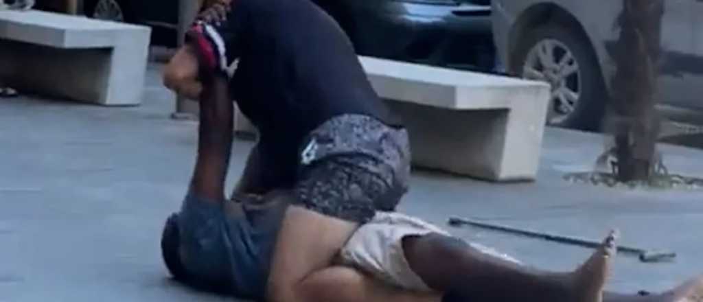 Video: un nigeriano que vendía en las calles fue asesinado en Italia