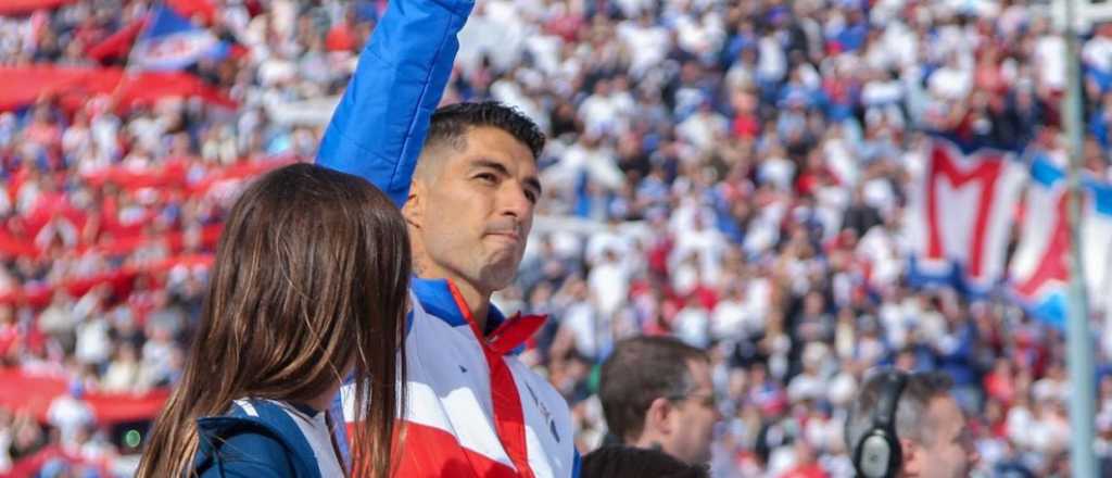 Con Messi incluido, as&iacute; fue el tremendo recibimiento de Nacional para Su&aacute;rez