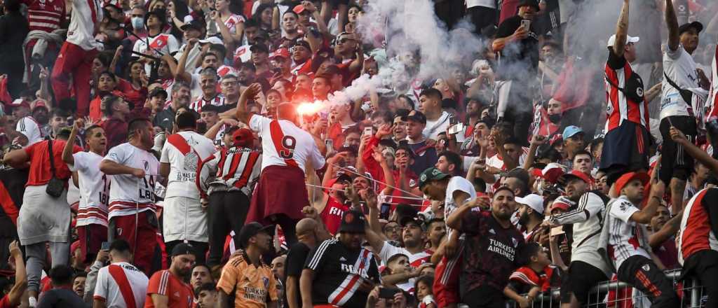 Heridos en un cruce entre hinchas de River y Racing en la autopista