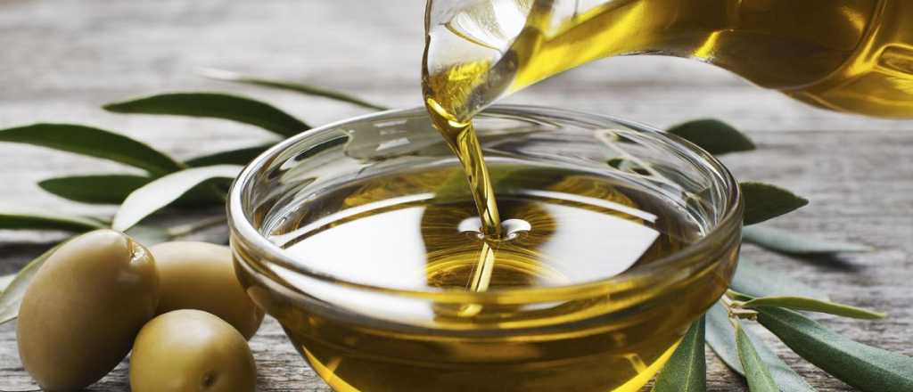 La increíble técnica para eliminar las canas con aceite de oliva