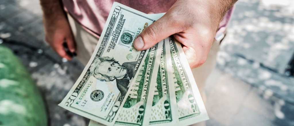 C&oacute;mo detectar f&aacute;cilmente los d&oacute;lares falsos