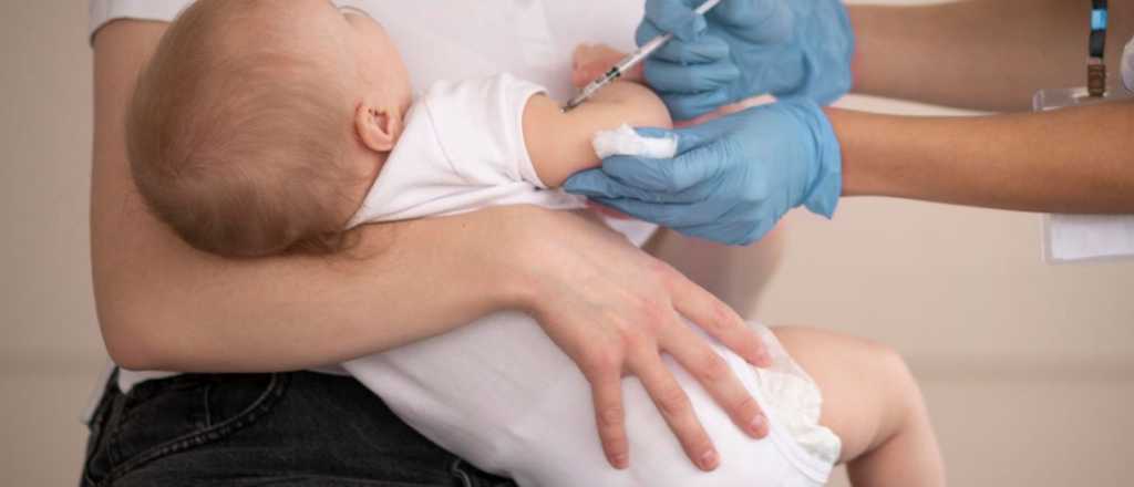 Desde hoy vacunan a bebés en Mendoza contra el Covid